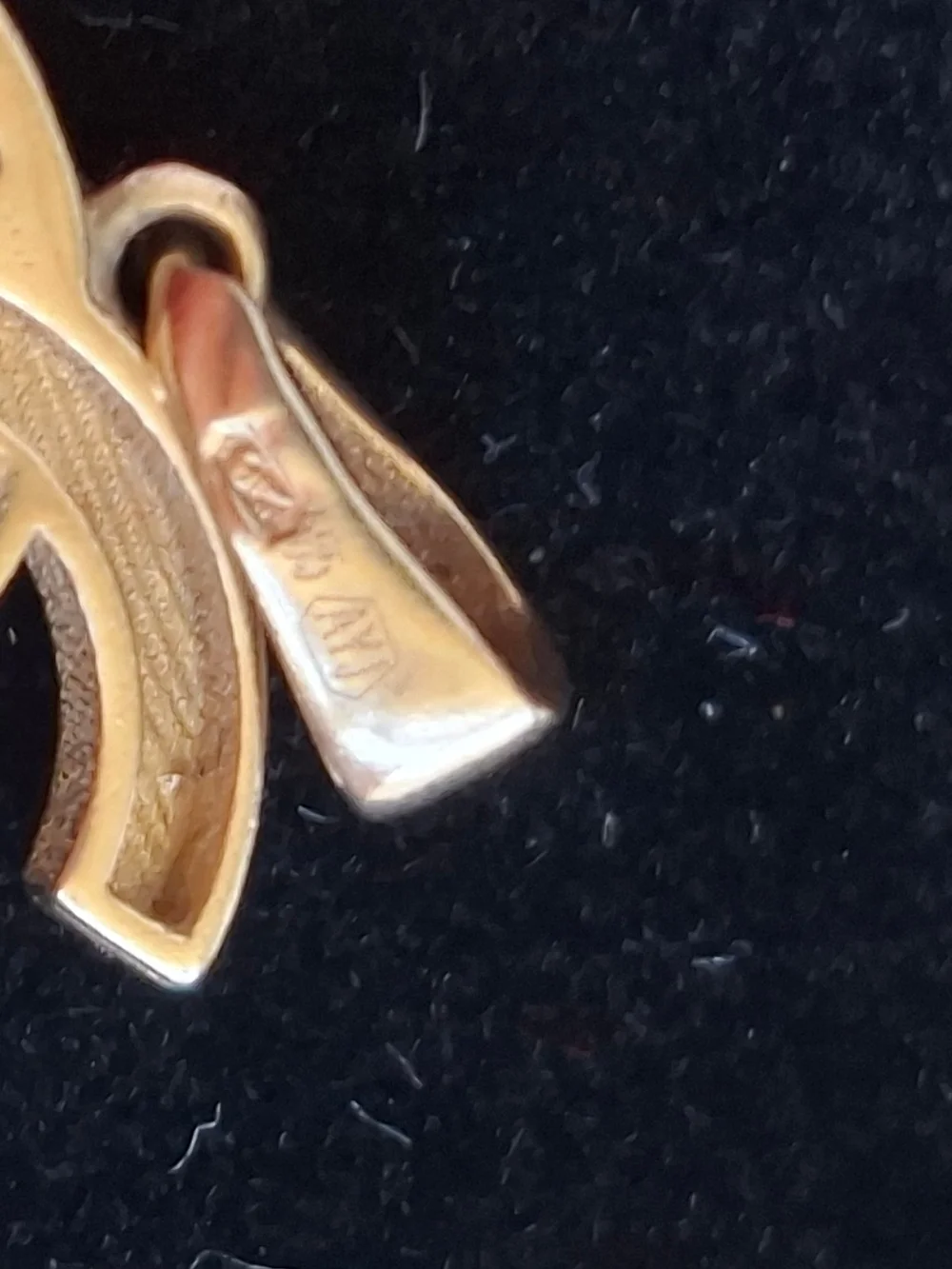 CHANEL elegant gold